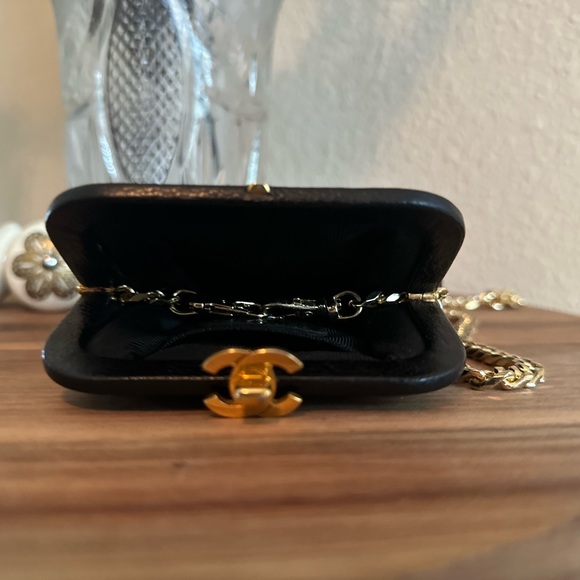 Authentic Vintage Chanel Black Caviar Kiss Lock Coin Purse - Picture 9 of 11